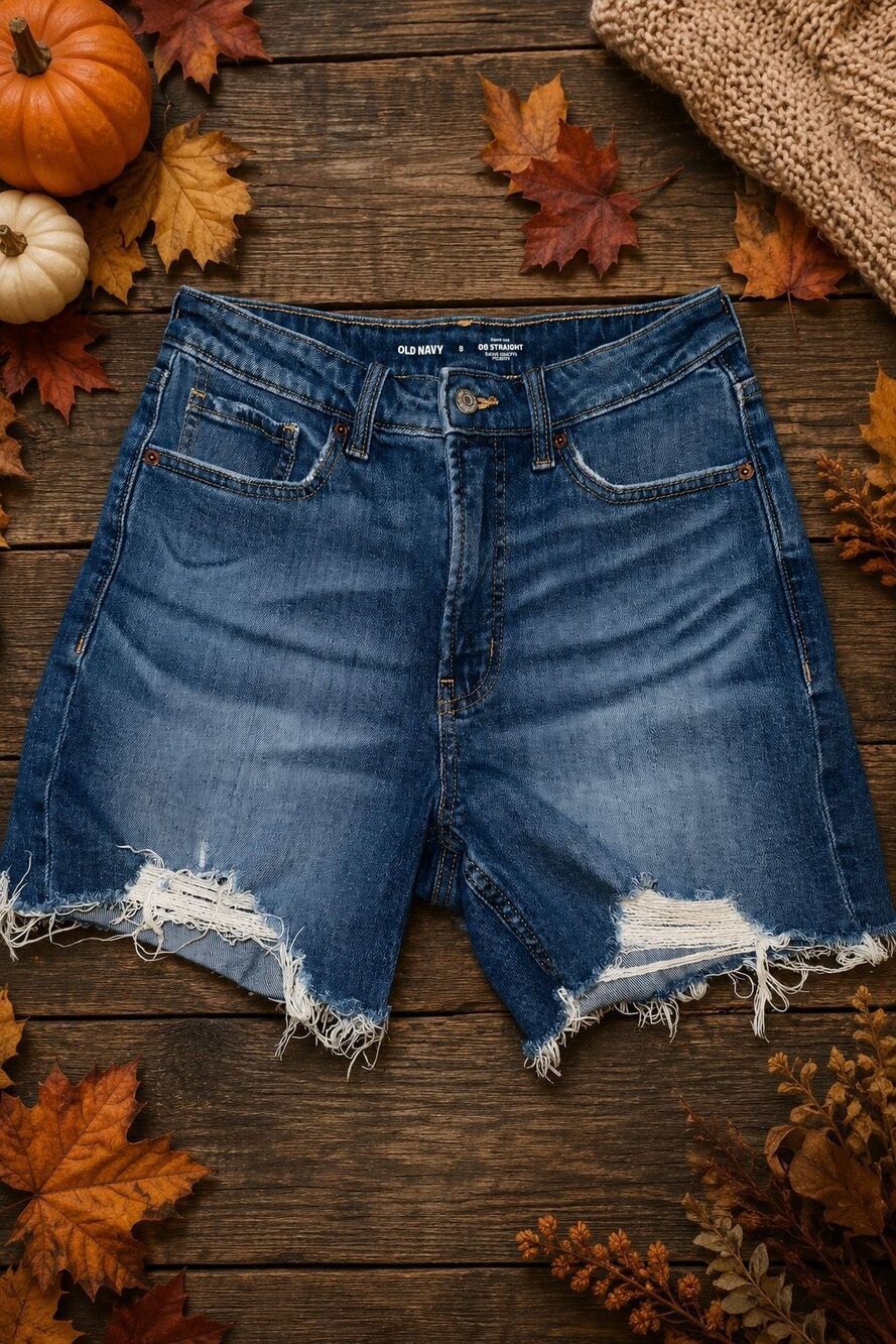 Old Navy Women’s Size 8 OG Straight High Rise Distressed Denim Bermuda Shorts